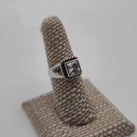 Size 7 Sterling Silver Beautiful Square Cubic Zirconia Ring A2192 - Picture 3 of 9